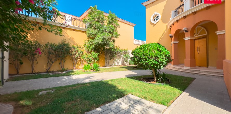 Vilë në Dubai, Emiratet e Bashkuara Arabe 5 dhoma gjumi, 690.1 m2. № 660520