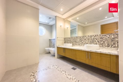 Vilë në Dubai, Emiratet e Bashkuara Arabe 5 dhoma gjumi, 690.1 m2. № 660520 - Foto 19
