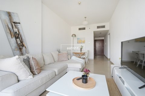 Apartment in Jumeirah Lake Towers, Dubai, UAE 2 bedrooms, 101.2 sq.m. № 636819 - photo 1