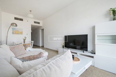 Apartment in Jumeirah Lake Towers, Dubai, UAE 2 bedrooms, 101.2 sq.m. № 636819 - photo 2