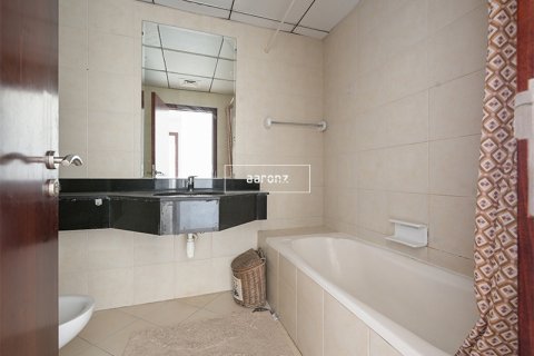 Apartment in Jumeirah Lake Towers, Dubai, UAE 2 bedrooms, 101.2 sq.m. № 636819 - photo 10
