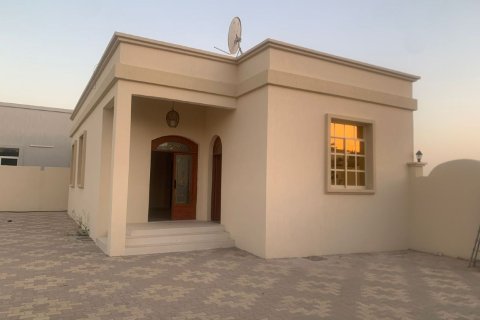 Villa en venta en Al Kharran, Ras Al Khaimah, EAU 2 dormitorios, 929 m2 № 734645 - foto 2