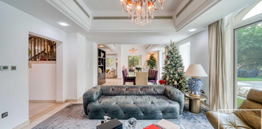 Вілла в Dubai Sports City, Дубай, ОАЕ 5 спалень, 930м2 № 681104