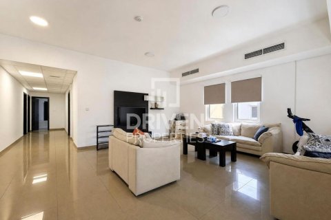 Villa til salg i The Villa, Dubai, UAE 5 soveværelser, 1000.01 kvm № 756781 - foto 12