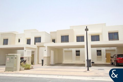 Villa in Town Square, Dubai, UAE 3 bedrooms, 201 sq.m. № 698003 - photo 1