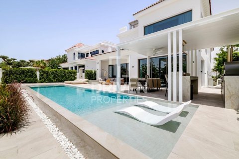 Villa para arrendamento em Jumeirah Golf Estates, Dubai, EAU 5 quartos, 785 m2 № 682614 - foto 4