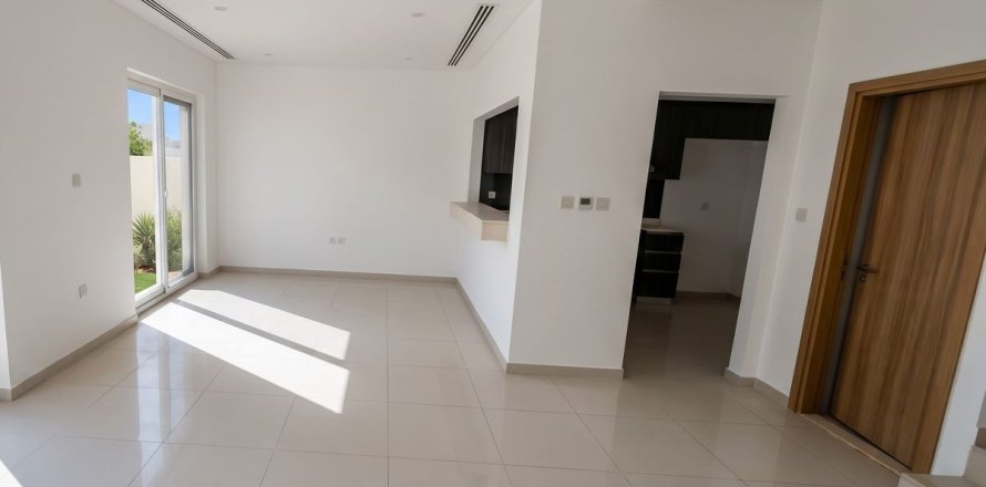 Kuća u nizu u gradu Dubai, UAE 2 spavaće sobe, 160.1 m2 Br. 760317