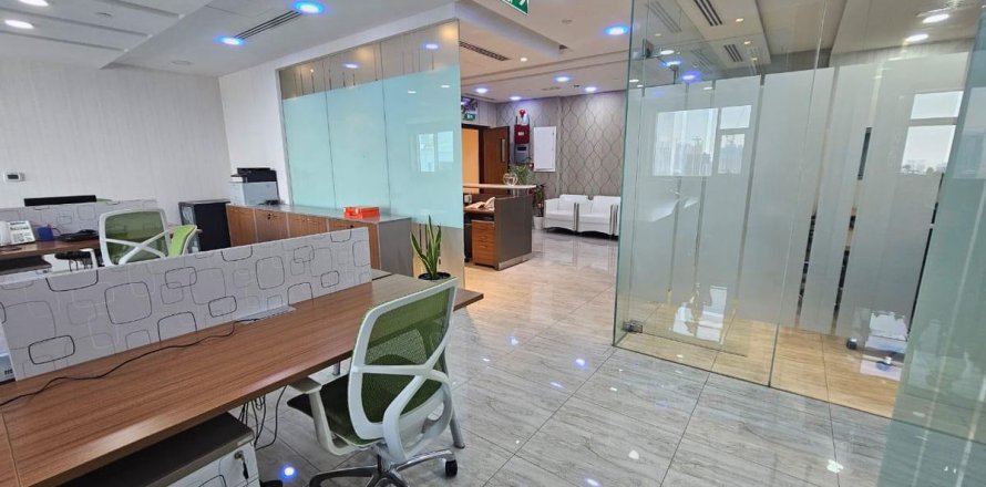 Zyrë në Business Bay, Dubai, Emiratet e Bashkuara Arabe 142.7 m2. № 765841