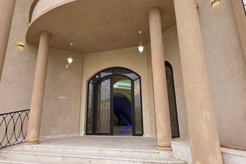 Villa en venta en Ras Al Khaimah, EAU 8 dormitorios, 1394 m2 № 734831 - foto 2