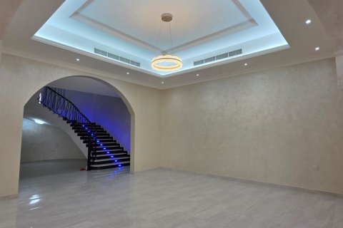 Villa en venta en Ras Al Khaimah, EAU 8 dormitorios, 1394 m2 № 734831 - foto 3
