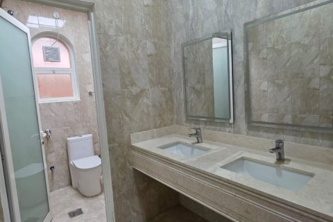 Villa en venta en Ras Al Khaimah, EAU 8 dormitorios, 1394 m2 № 734831 - foto 10