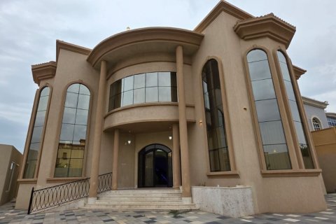 Villa en venta en Ras Al Khaimah, EAU 8 dormitorios, 1394 m2 № 734831 - foto 1