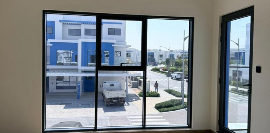 Řadový dům v Dubai, SAE 5 ložnice, 215.1 m² Č.: 709948