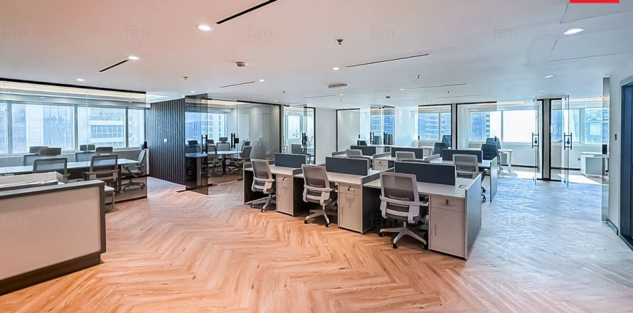 Zyrë në Dubai, Emiratet e Bashkuara Arabe 153.4 m2. № 668950