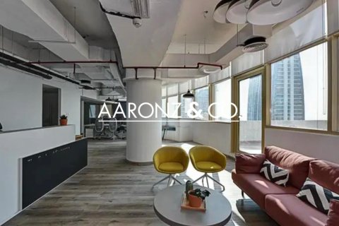 Zyrë në Jumeirah Lake Towers, Dubai, Emiratet e Bashkuara Arabe 179 m2. № 680094