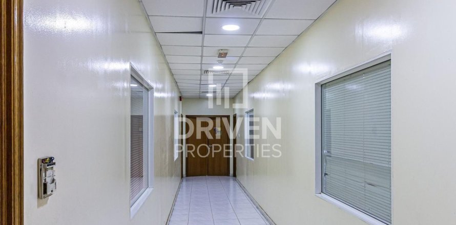 Noliktava Jebel Ali, Dubaijā, AAE 4897 m2 Nr. 680096