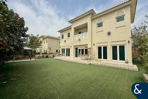 Villa in Al Furjan, Dubai, VAE: 4 Schlafzimmer, 444 m2 Nr. 697628