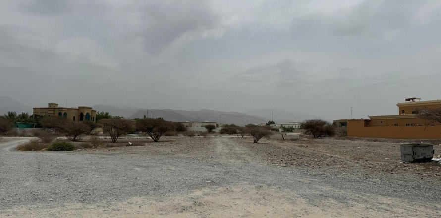 Föld itt: Seih Al Uraibi, Ras Al Khaimah, EAE, 1858 m², azonosító: 730723