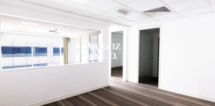 Bureau à Al Quoz, Dubai, EAU: 104 m2 № 739398