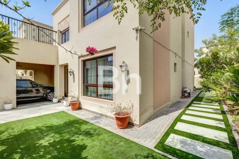 Vila v Nadd Al Sheba, Dubai, SAE 4 spálne, 468 m2 č. 642698 - Fotografia 1