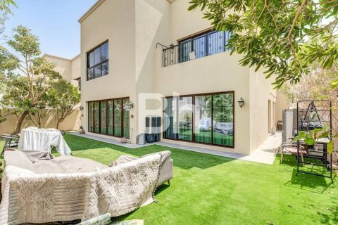 Vila v Nadd Al Sheba, Dubai, SAE 4 spálne, 468 m2 č. 642698 - Fotografia 8
