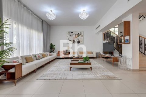 Vila v Nadd Al Sheba, Dubai, SAE 4 spálne, 468 m2 č. 642698 - Fotografia 3