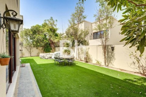 Vila v Nadd Al Sheba, Dubai, SAE 4 spálne, 468 m2 č. 642698 - Fotografia 7