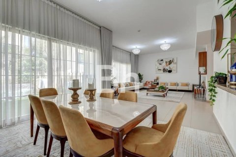 Vila v Nadd Al Sheba, Dubai, SAE 4 spálne, 468 m2 č. 642698 - Fotografia 6