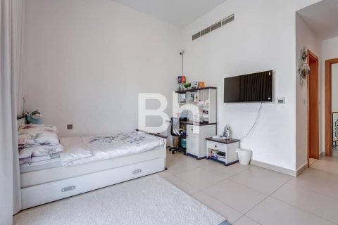 Vila v Nadd Al Sheba, Dubai, SAE 4 spálne, 468 m2 č. 642698 - Fotografia 12