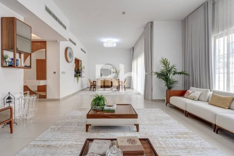 Vila v Nadd Al Sheba, Dubai, SAE 4 spálne, 468 m2 č. 642698 - Fotografia 5