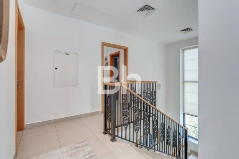 Vila v Nadd Al Sheba, Dubai, SAE 4 spálne, 468 m2 č. 642698 - Fotografia 15