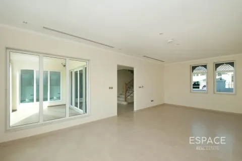 Vila u Jumeirah Park, Dubai, UAE 3 spavaćih soba, 285 m2 Br. 738192 - fotografija 2