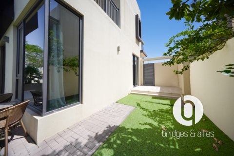 Vilë në Dubai Hills Estate, Emiratet e Bashkuara Arabe 4 dhoma gjumi, 229 m2. № 758116 - Foto 2