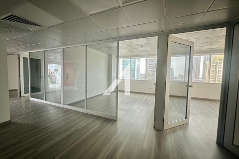 Зняти в оренду офіс в Sheikh Zayed Road, Дубай, ОАЕ 179м2, № 699254 - фото 12