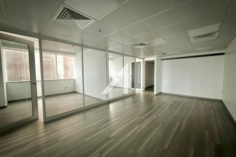 Зняти в оренду офіс в Sheikh Zayed Road, Дубай, ОАЕ 179м2, № 699254 - фото 5