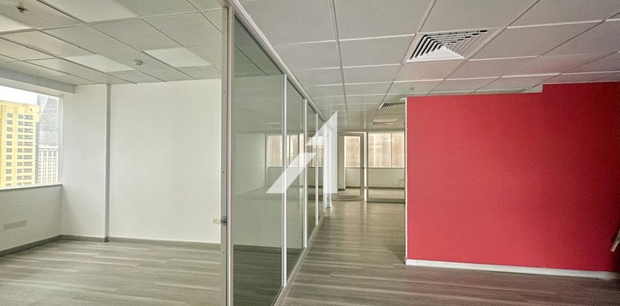 Офіс в Sheikh Zayed Road, Дубай, ОАЕ 179м2 № 699254