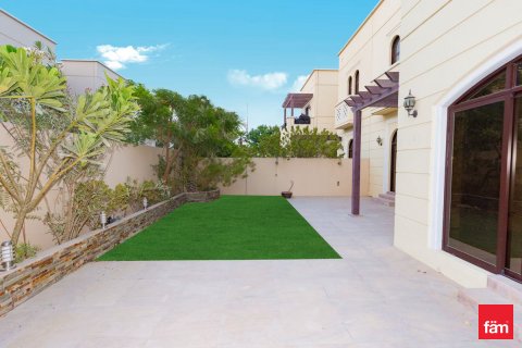 Kuća u nizu u gradu Dubai, UAE 4 spavaće sobe, 309.4 m2 Br. 669952 - Slika 2