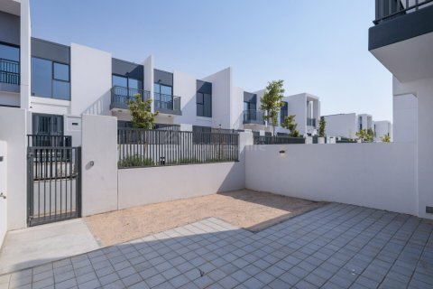Kaupunkipientalo Dubai Land, Dubai, Arabiemiraatit 3 makuuhuonetta, 161 m2 № 722207 - kuva 2