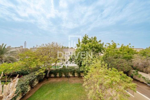 Villa in The Springs, Dubai, UAE 3 bedrooms, 377 sq.m. № 746406 - photo 2