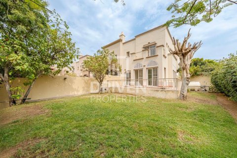 Villa in The Springs, Dubai, UAE 3 bedrooms, 377 sq.m. № 746406 - photo 1