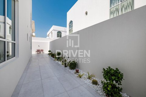 Villa in Umm Suqeim, Dubai, UAE 4 bedrooms, 297.29 sq.m. № 746407 - photo 24