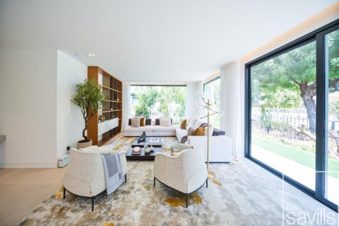 Vilë në Jumeirah Islands, Dubai, Emiratet e Bashkuara Arabe 5 dhoma gjumi, 547 m2. № 680716 - Foto 5