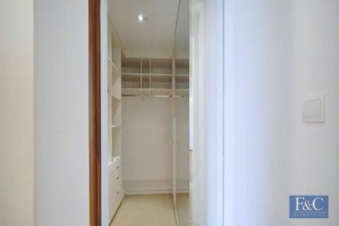Villa te huur in Umm Suqeim, Dubai, VAE 7 slaapkamers, 892 vr.m., nr 704708 - foto 25