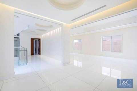 Villa te huur in Umm Suqeim, Dubai, VAE 7 slaapkamers, 892 vr.m., nr 704708 - foto 5