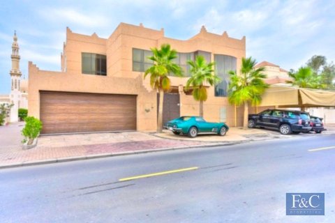 Villa te huur in Umm Suqeim, Dubai, VAE 7 slaapkamers, 892 vr.m., nr 704708 - foto 2