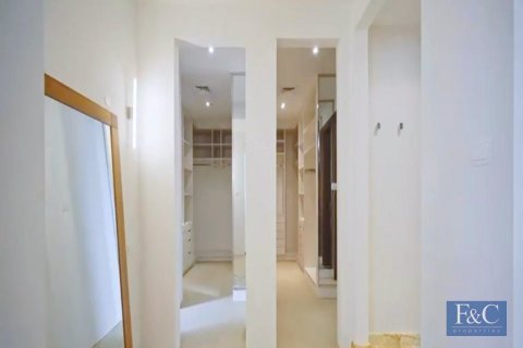 Villa te huur in Umm Suqeim, Dubai, VAE 7 slaapkamers, 892 vr.m., nr 704708 - foto 22