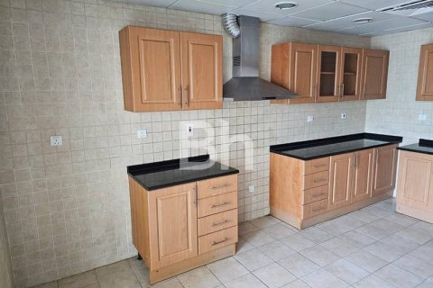 Apartment in Jumeirah Lake Towers, Dubai, UAE 2 bedrooms, 183 sq.m. № 643607 - photo 8