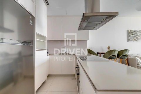 Apartmen di Jumeirah Beach Residence, Dubai, UAE 2 bilik tidur, 108.42 meter persegi № 768362 - foto 11
