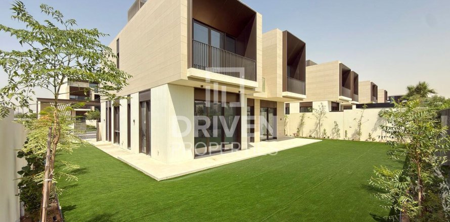 Villa itt: Dubai Hills Estate, EAE, 5 hálószoba, 659.98 m², azonosító: 768364
