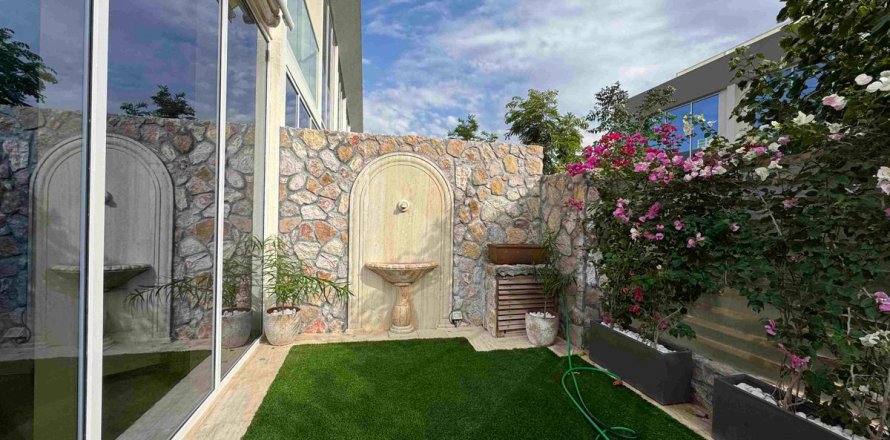 Casa urbana em Dubai, EAU 2 quartos, 79.3 m2 № 669680